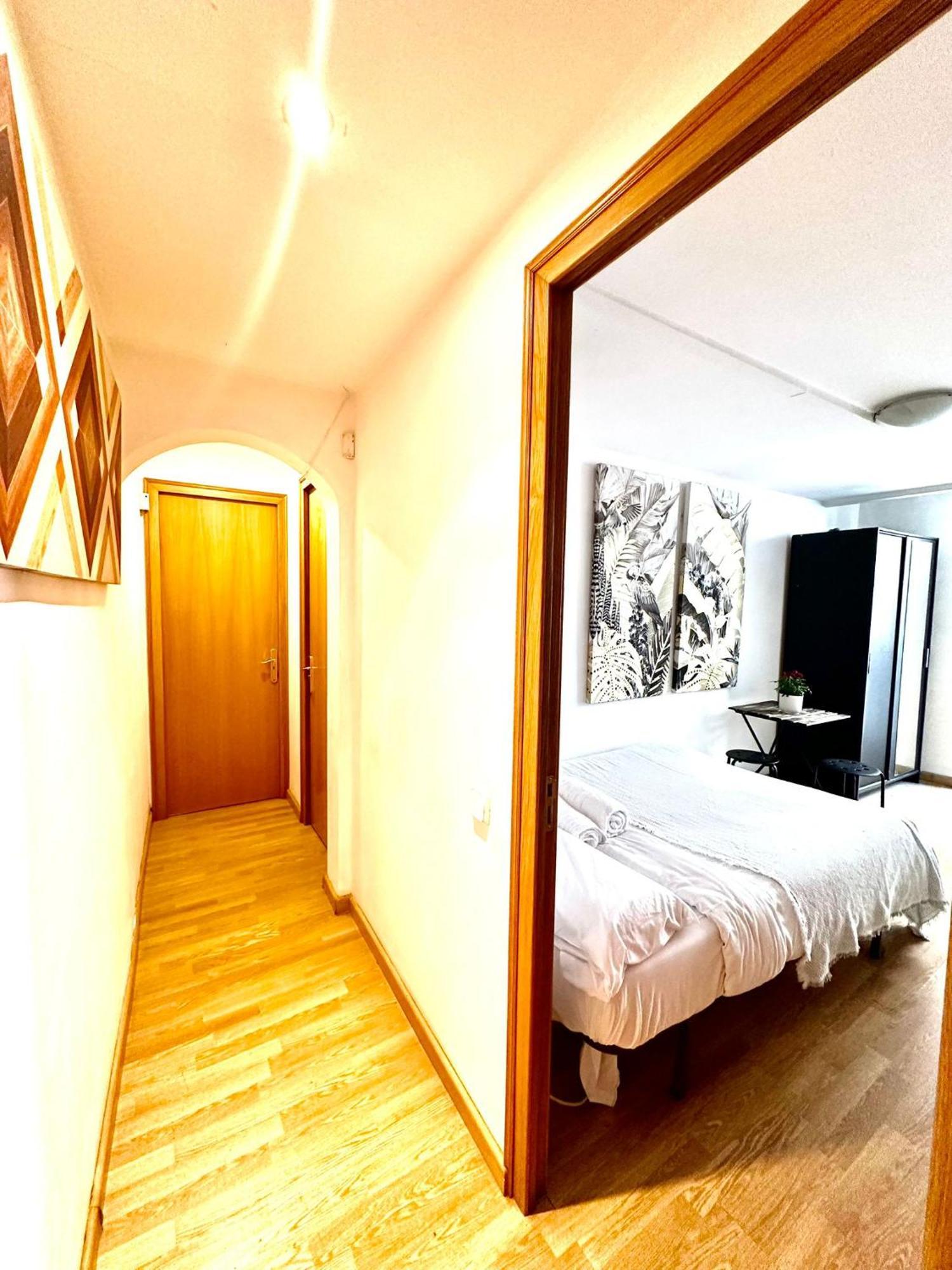Private Rooms In City Center Barcelona Kültér fotó