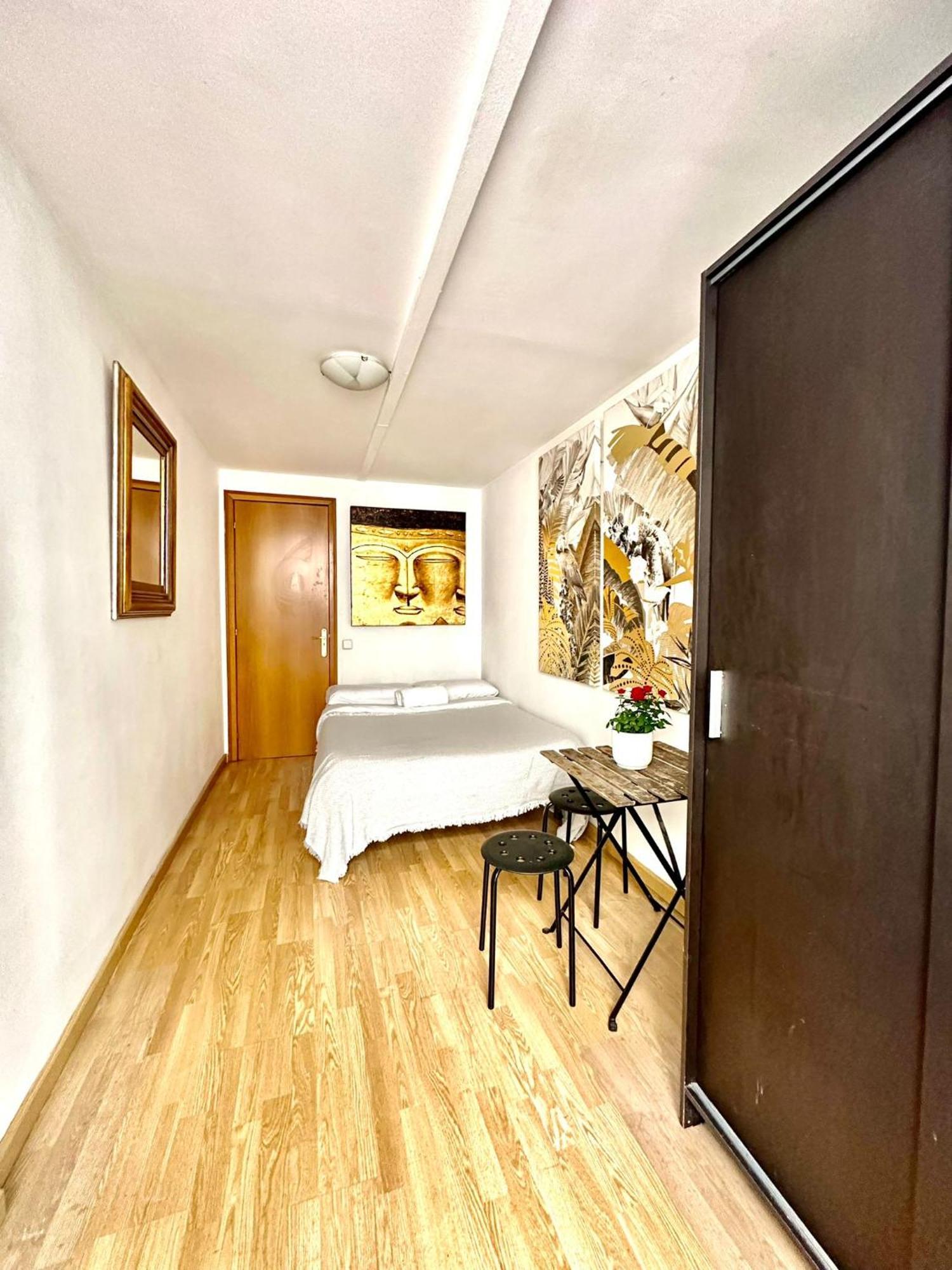 Private Rooms In City Center Barcelona Kültér fotó
