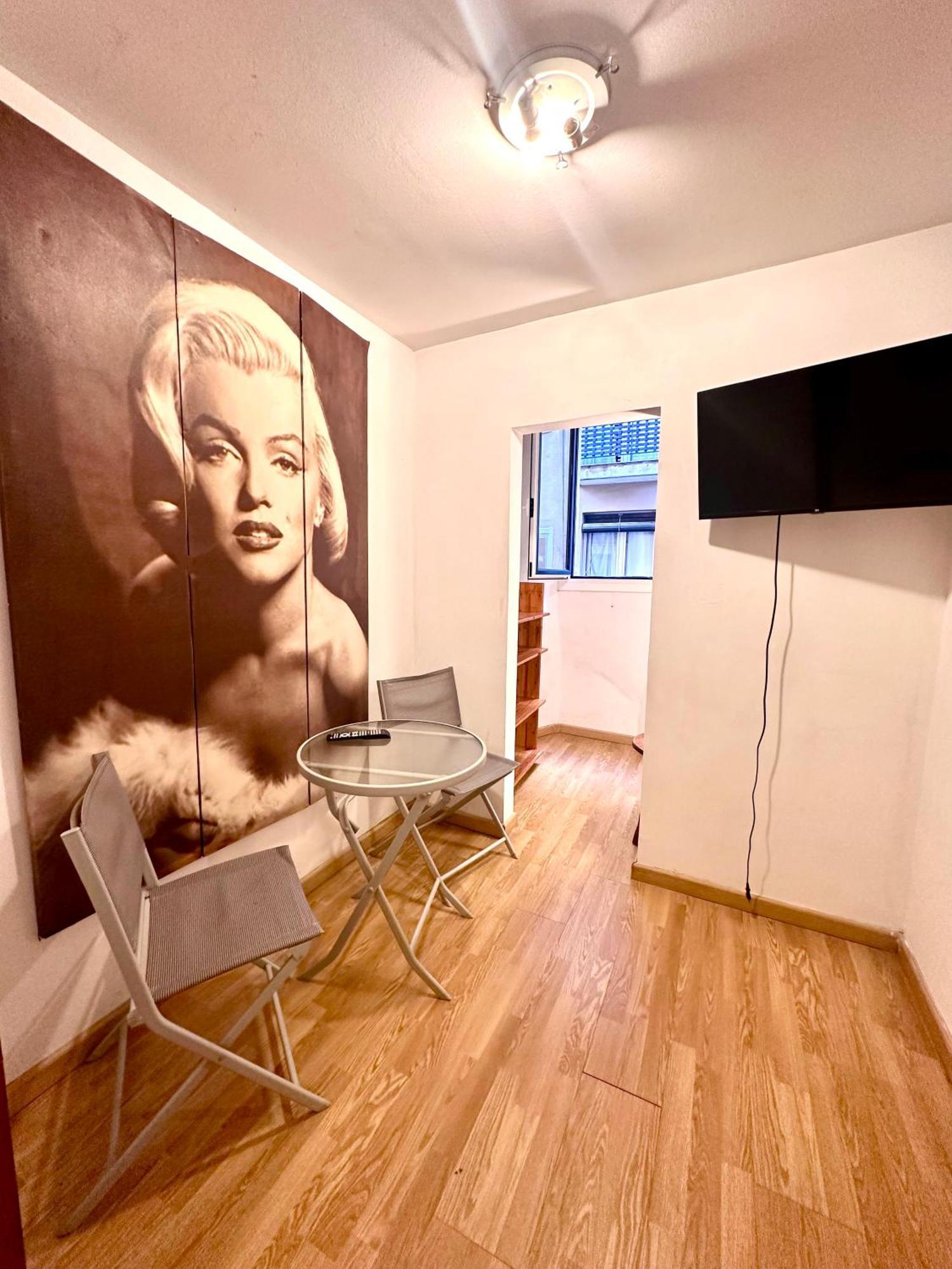 Private Rooms In City Center Barcelona Kültér fotó