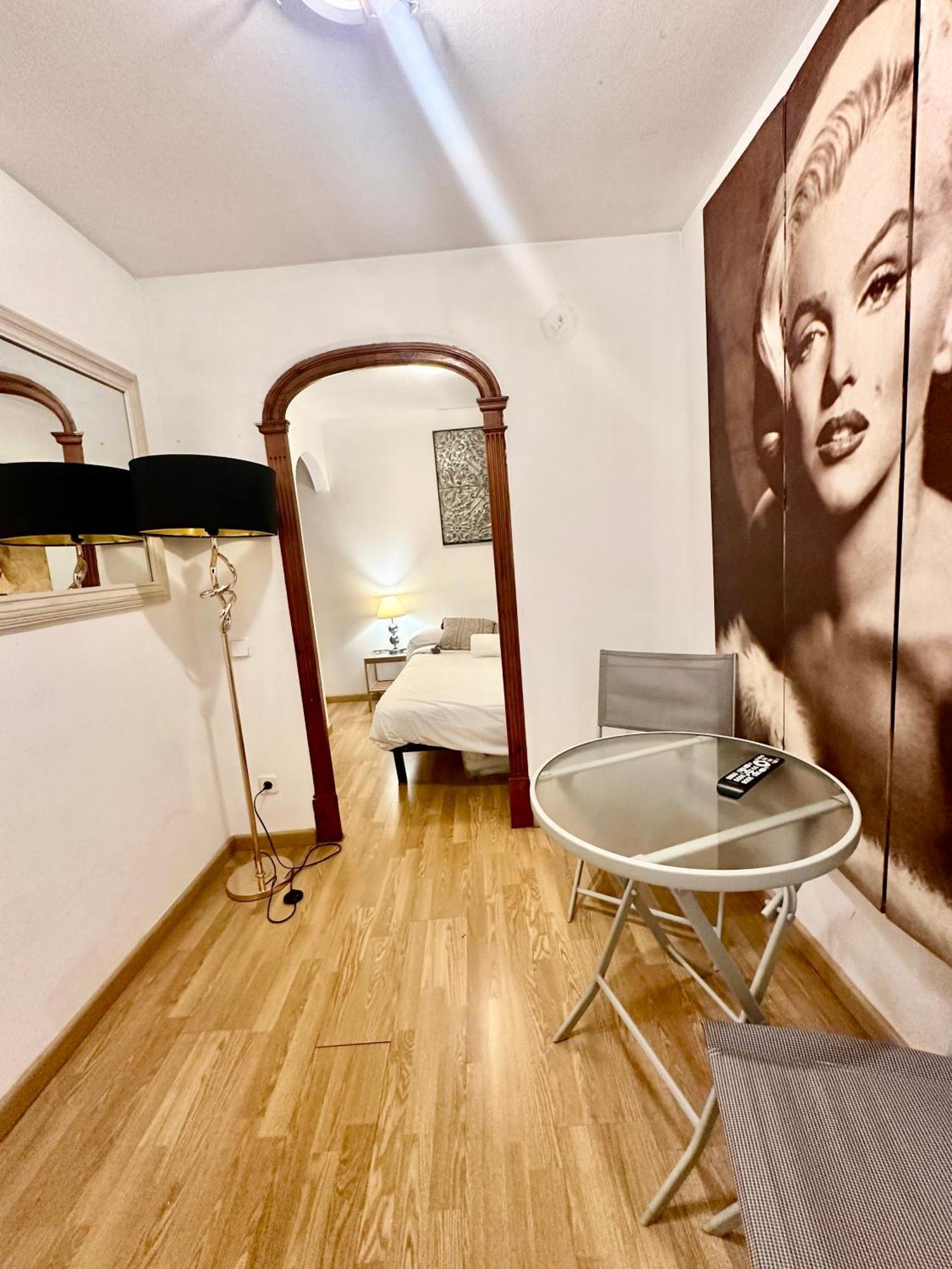 Private Rooms In City Center Barcelona Kültér fotó